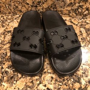 G slide sandals